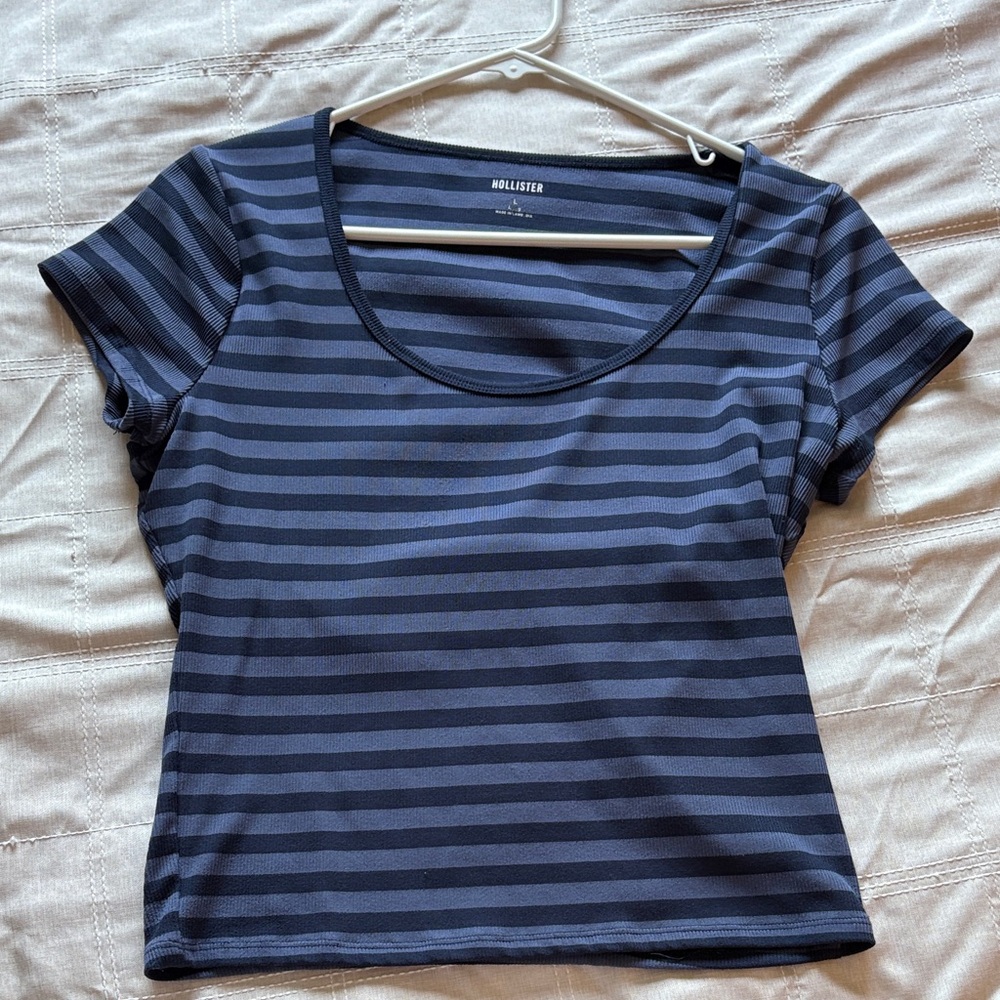 Hollister Women's Short Sleeve Navy Striped Tee